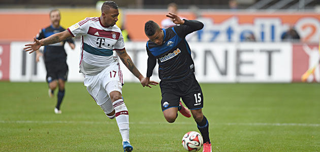 Elias Kachunga im Duell mit Jerome Boateng, SCP - FC Bayern München, 21.02.2015