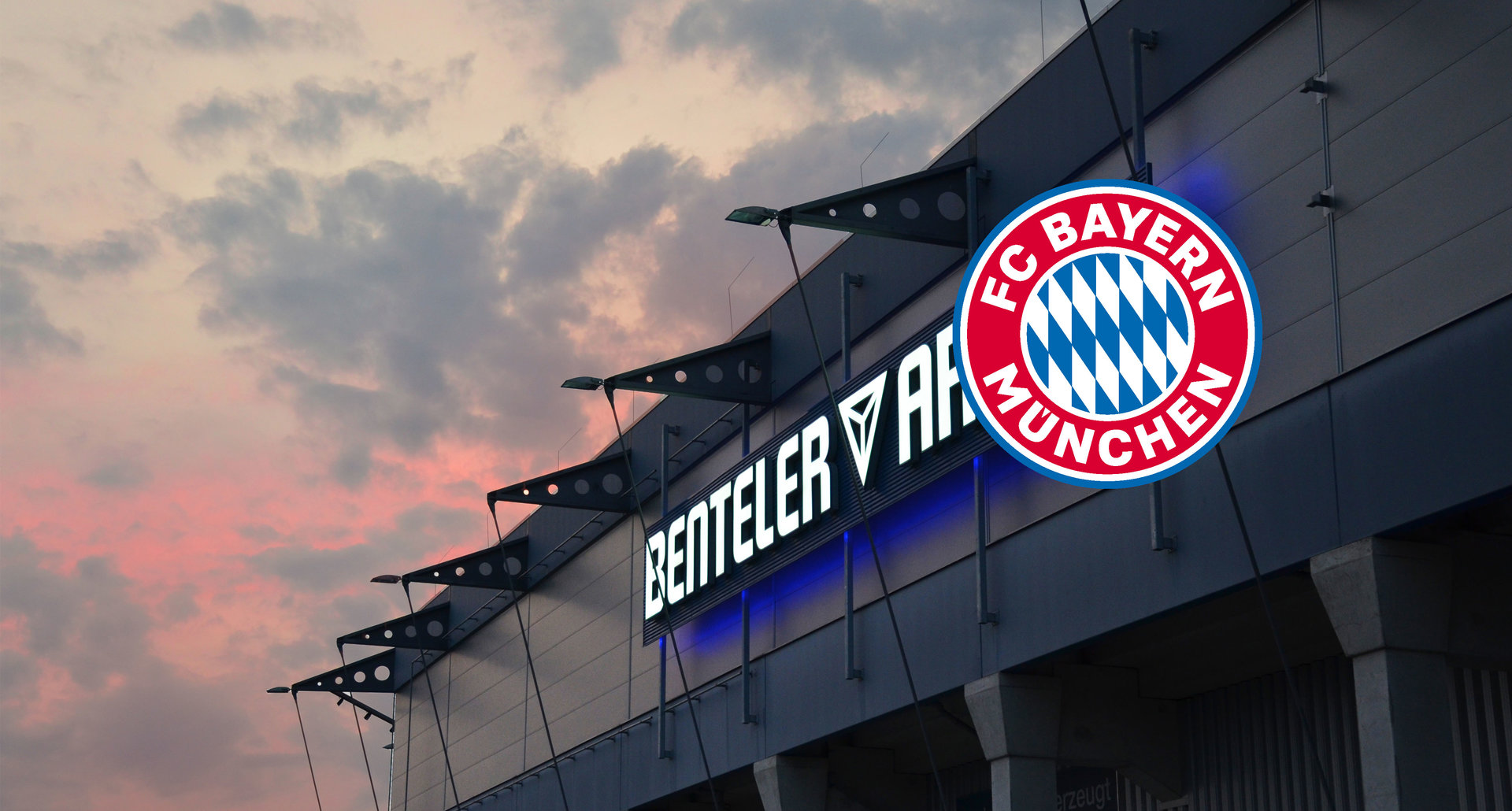 Fassade der Benteler-Arena, im Vordergrund das Logo des FC Bayern München