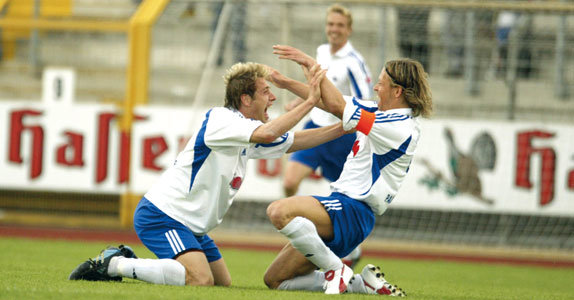 Gemeinsame Freude - Rene Müller und Alexander Löbe feiern den Aufstieg 2005 in die 2. Bundesliga.